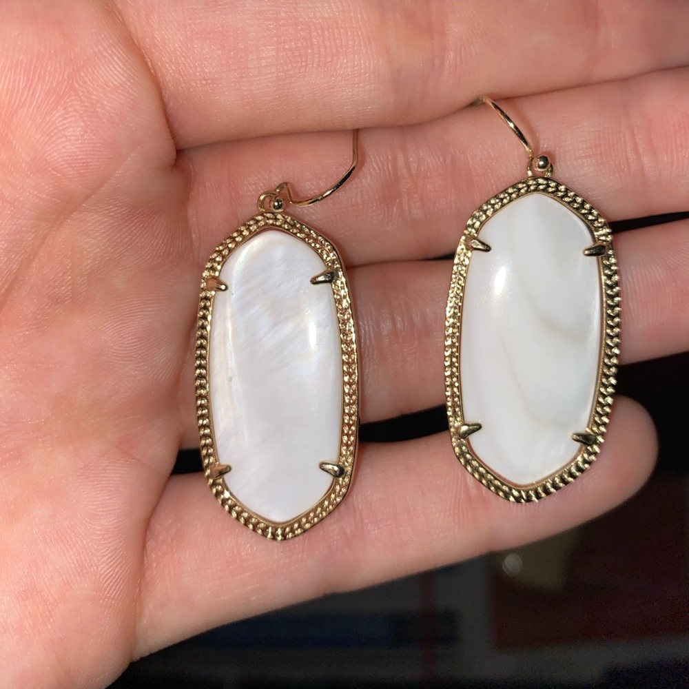Kendra Scott Dani earrings in white pearl